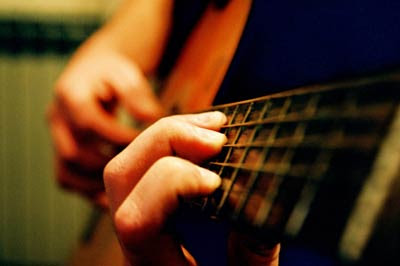 10 Tips Dalam Bermain Gitar [ www.BlogApaAja.com ]