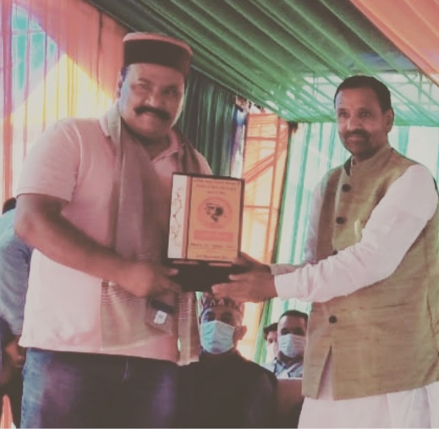  जल शक्ति विभाग के जेई एमएल चंदेल को किया सम्मानित