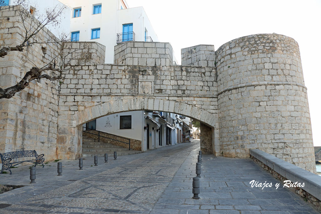 Puerta de san Pere, Muralla de Peñíscola