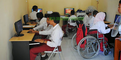 MENJAGA ANAK DARI KONTEN NEGATIF INTERNET