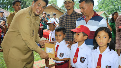 Optimalkan Pelayanan Publik, Bupati Samosir Ngantor di Desa 