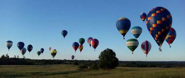 The first international competition of balloons pilots started in Paris