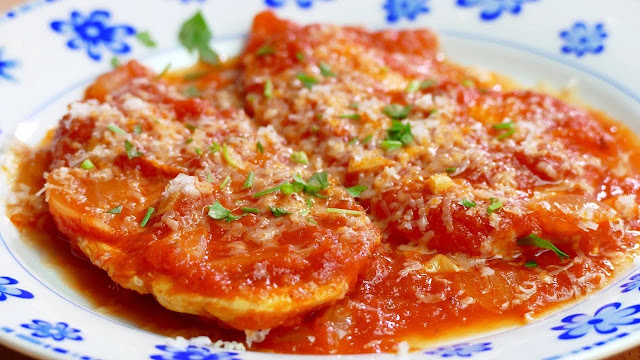 How To Make Chicken Breasts with Tomato Sauce at Home