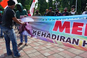  APB Demo, Gambar Habib Rizieq Disobek
