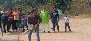 जौनपुर: डॉ.अभय प्रताप सिंह ने फीता काटकर किया क्रिकेट का उद्घाटन | #NayaSaveraNetwork