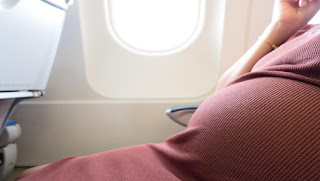هل سفر الحامل جواً آمن؟