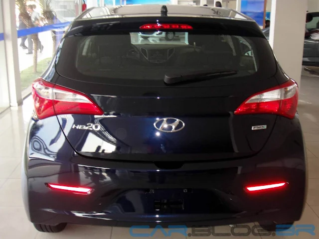 Hyundai HB-20 na cor Azul Ocean perolizada