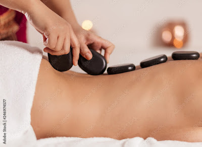 2.हॉट स्टोन मसाज(Hot stone massage)