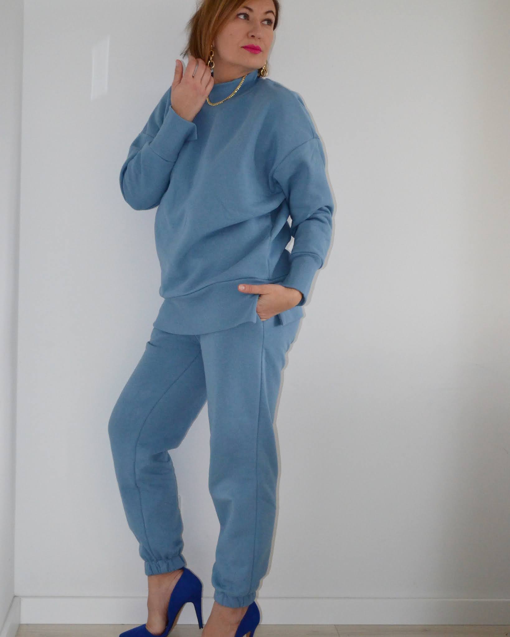 Dres Laurella;Laurella Blue Tracksuit;www.adriana-style.com;blogerka modowa 40+;blogerka 40+;styl 40+;kobieta po czterdziestce;kobaltowe szpilki;moda;fashion;biżuteria Freya Treasures, Freya Treasures Jewelry