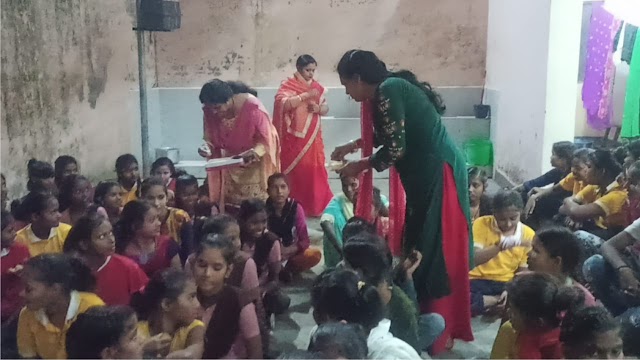 भाजपा महिला मोर्चा ने कस्तूरबा की छात्राओं के साथ मनायी दीपावली