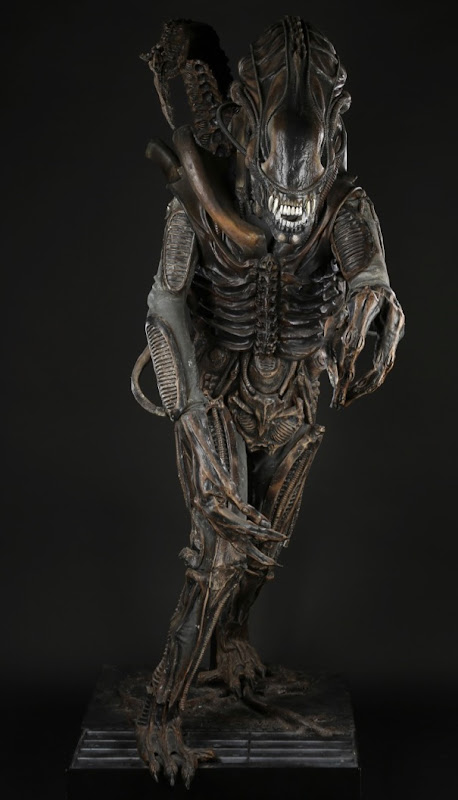 Aliens creature suit