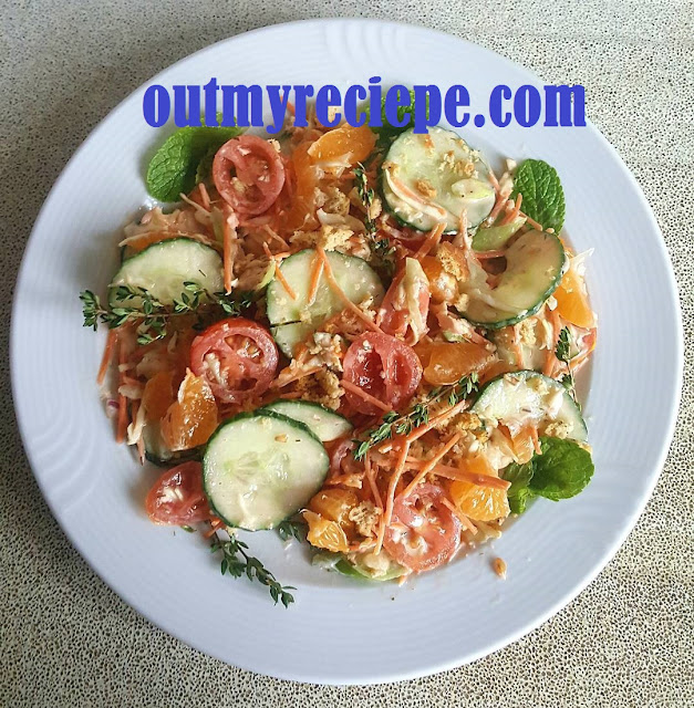 Fresh Vegetable Salad with Thousand Island Dressing