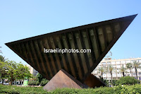 Memorial sculpture by Yigal Tumarkin commemorating the Holocaust