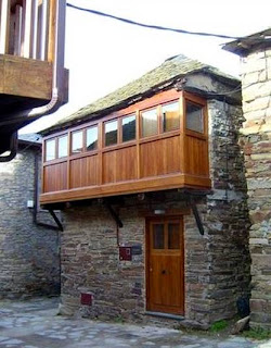 Casa de piedra y madera