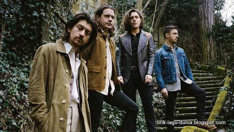 Lirik Lagu Arctic Monkeys - Four Out Of Five dan Terjemahan