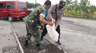 Terkenal Licin, Polsek dan Koramil Tambal Cekungan Perlintasan KA Kutowinangun