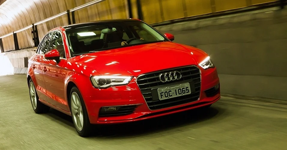 Audi A3 Sedan vermelho