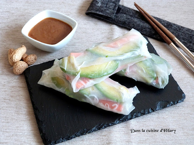 Rouleaux de printemps végétariens et sauce crémeuse aux cacahuètes