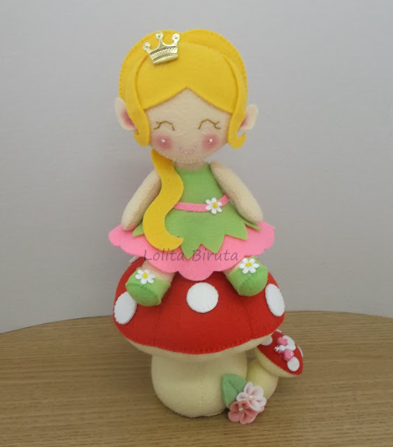 Princesinha elfa da floresta encantada com cogumelo para decoração de festa infantil