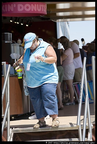 fat-woman-dunkin-donuts-1.3