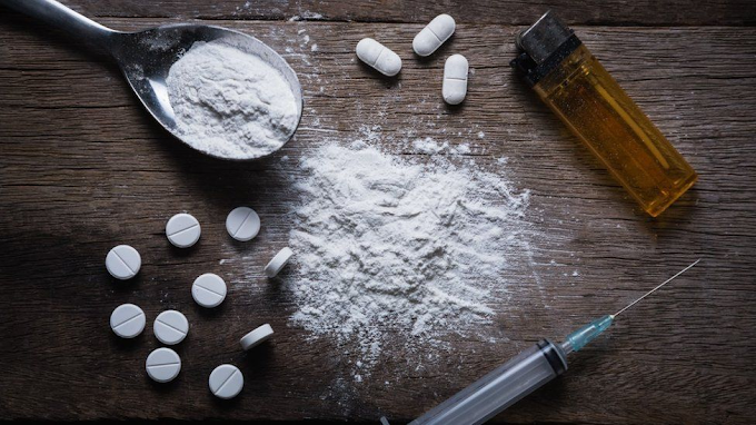DrUgS.