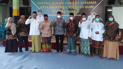 Bupati Gus Muhdlor Hadiri Khotmil Quran dan Pembagian Sembako Warga Berbek