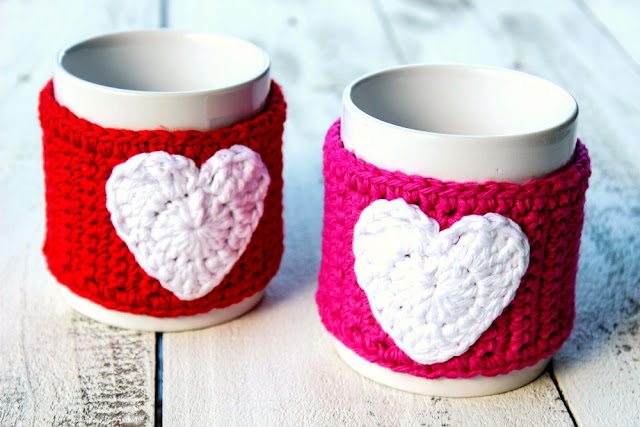 http://olives-n-okra.com/crochet-valentine-mug-cozy/