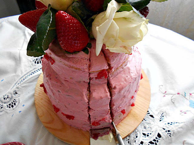 bolo de baunilha e mousse de morango