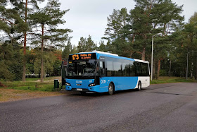 Linjan 173 bussi Upinniemen päätepysäkillä syyskuussa.