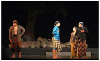 Teater tempat di Indonesia banyak yang menggunakan dongeng dari lisan ke lisan sebagai sumb Teater Daerah Indonesia dan Beberapa Teater di Daerah Indonesia