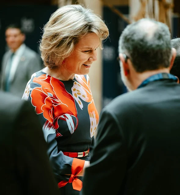 Queen Mathilde wore a navy blue coral floral printed long sleeved crepe dress by Etro, and red orange pumps by Natan
