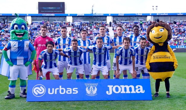 C. D. LEGANÉS. Temporada 2021-22. Iván Villar, Bruno, Lazar Randelovic, Javi Hernández, Borja Garcés, Omeruo. Gaku Shibasaki, Fede Vico, Sergi Palencia, Rubén Pardo, José Arnaiz. C. D. LEGANÉS 0 REAL VALLADOLID C. F. 2. 17/10/2021. Campeonato de Liga de 2ª División, jornada 10. Leganés, Madrid, estadio Municipal de Butarque.