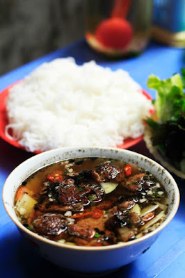 Mua vé máy bay giá rẻ đi Hà Nội và thưởng thức ẩm thực tại Hàng Trống