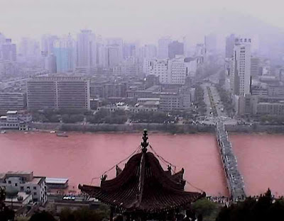 O rio Amarelo passando por Lanzhou