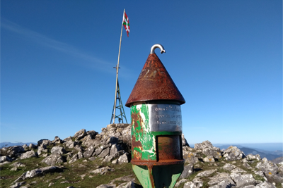 Buzón y Cruz de hierro  - Pico de la Cruz