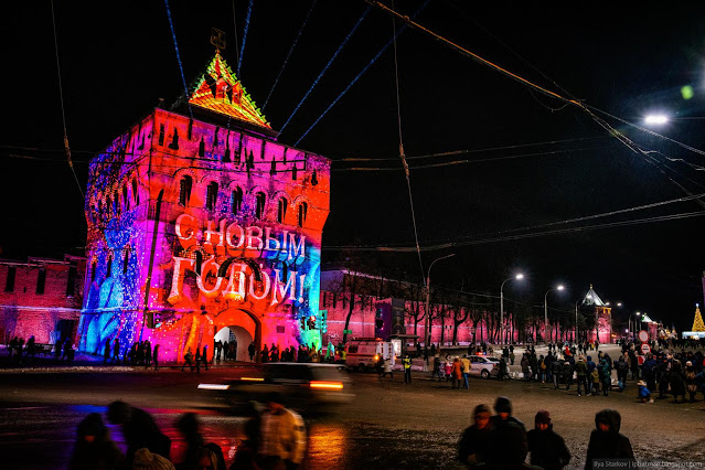 Пожелание С Новым Годом на Дмитриевской башне