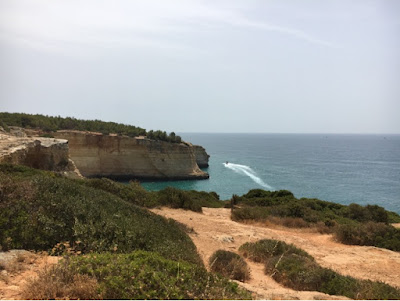 Au dessus de la grotte de Benagil - drone dji mavic pro