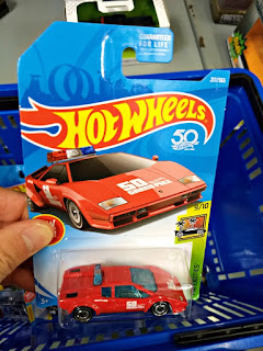 hot wheels lamborghini countach pace car