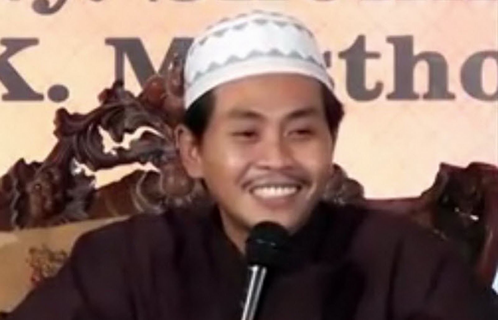 Cinta dan Rindu: Download Ceramah Lucu K.H. Anwar Zahid 