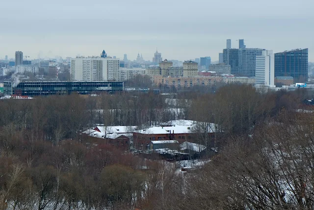 вид со склона спортивного комплекса «Кант» в сторону Варшавского шоссе