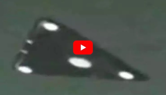 Dezenas de pessoas afirmaram assistir a um UFO preto triangular que sobrevuou o céu da Rússia