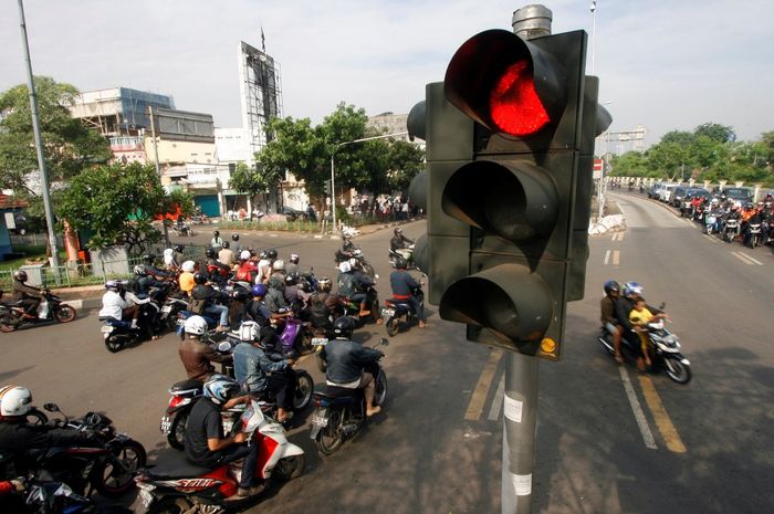 Hal-Hal Menjengkelkan Terjadi Di Lampu Lalu Lintas