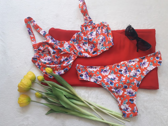 bikini, sunglasses, tulips