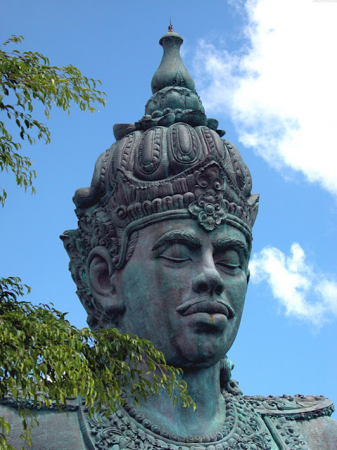 Beautiful Buddhist Statues and Temples in South and East Asia