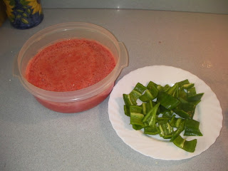 Blended tomatoes and sliced peppers