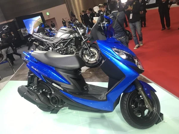 Suzuki SWISH 125. Skutik 125cc dengan Lampu LED