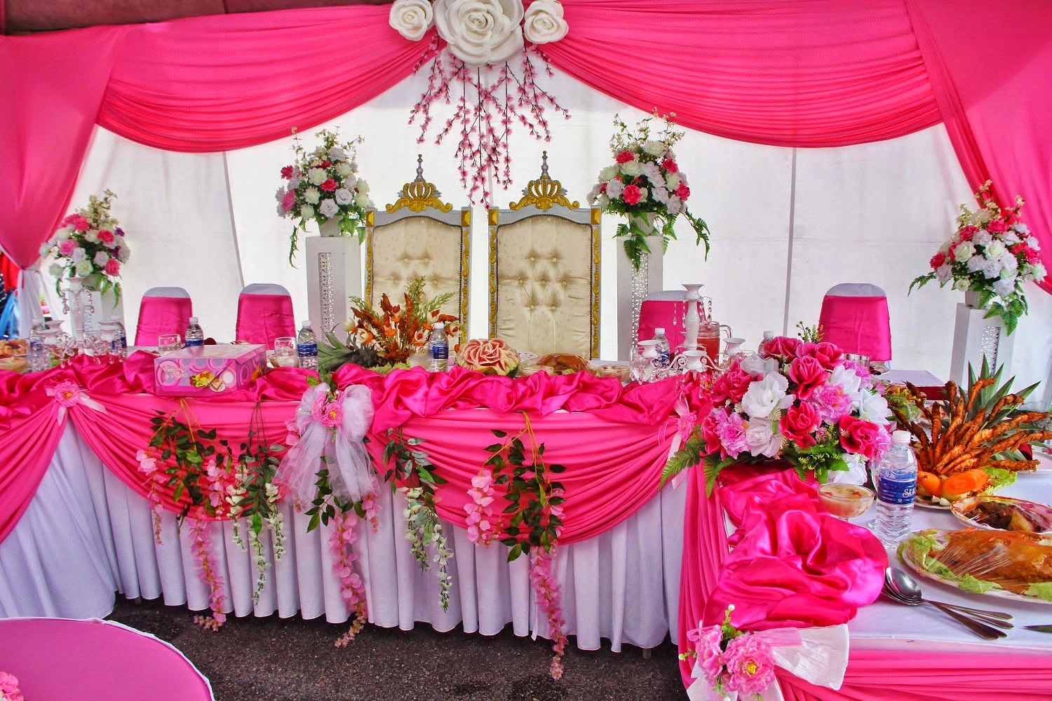  Hiasan Meja Makan  Pengantin Agar Pesta Pernikahan Terlihat 