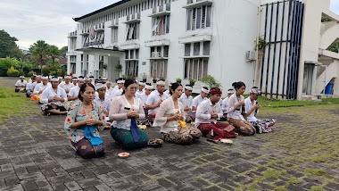 Persembahyangan Purnama SMK TI Bali Global Badung