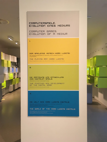 Placa organizando a Evolução dos Jogos, no museu do videogame