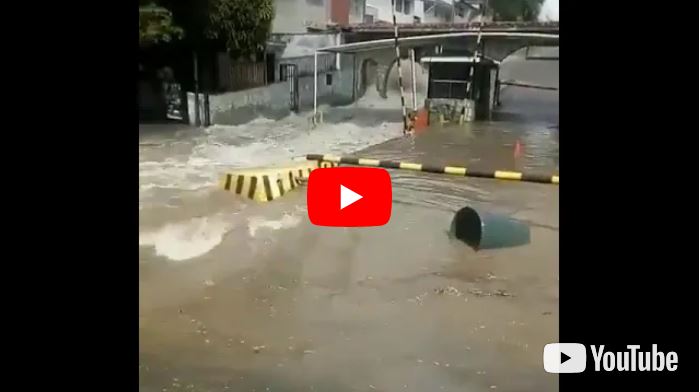 San Antonio de los Altos inundada por rotura de tubería en Los Castores